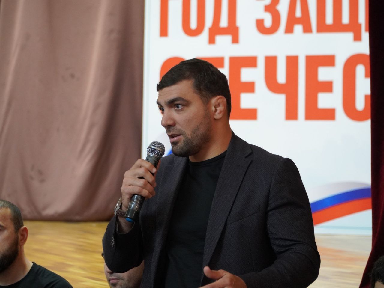 В лицее №39 Махачкалы прошла встреча с министрами образования и спорта, а также именитыми спортсменами